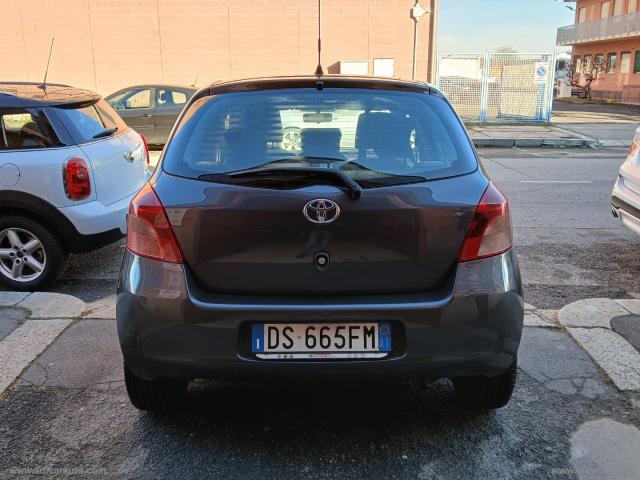 Auto - Toyota yaris 1.0 5p. sol