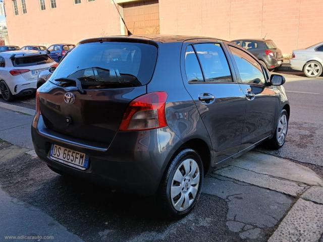 Auto - Toyota yaris 1.0 5p. sol