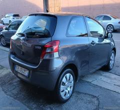 Auto - Toyota yaris 1.0 3p.