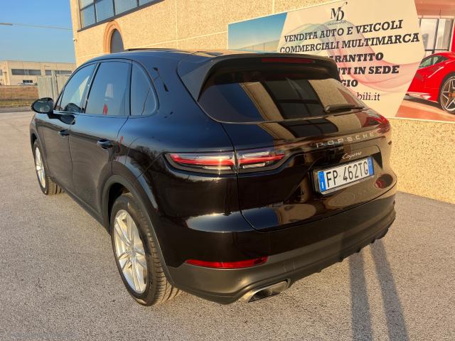 Auto - Porsche cayenne 3.0 v6