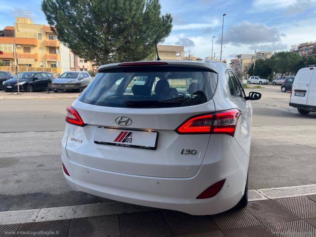 Auto - Hyundai i30 wagon 1.6 crdi comfort