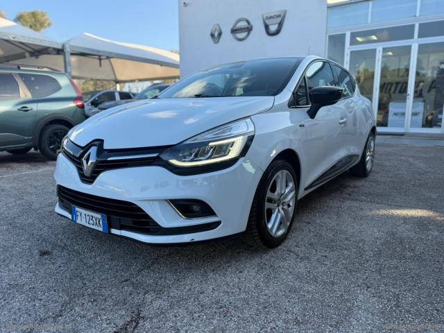 Auto - Renault clio dci 8v 75cv 5p. moschino zen