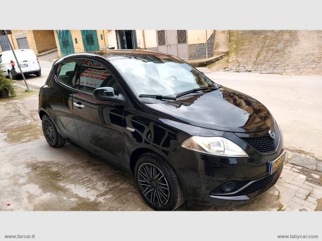 Lancia ypsilon 1.0 firefly 5p.s&s hyb. eco gold