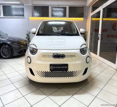 Auto - Fiat 500e action berlina