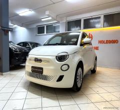 Auto - Fiat 500e action berlina