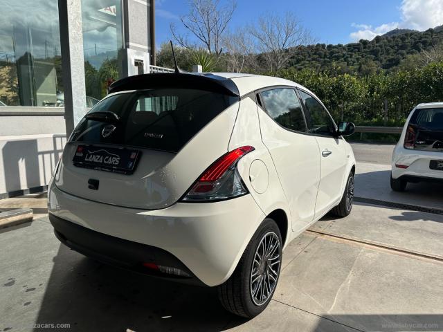 Auto - Lancia ypsilon 1.0 firefly 5p.s&s hybryd gold