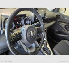 Auto - Toyota yaris 1.5 hybrid 5p. lounge