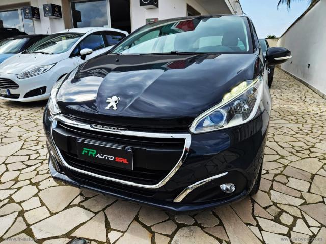 Auto - Peugeot 208 puretech 82 5p. gpl allure