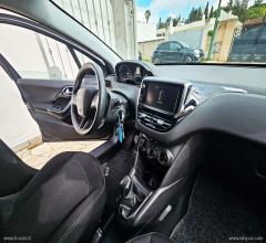 Auto - Peugeot 208 puretech 82 5p. gpl allure