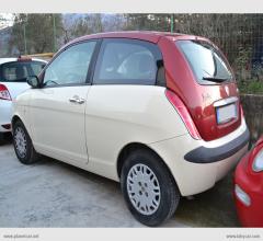 Auto - Lancia ypsilon 1.3 mjt 75 cv oro giallo