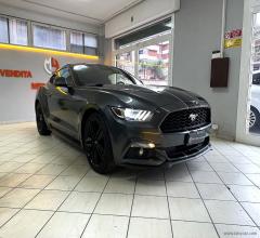 Auto - Ford mustang fastback 2.3 ecoboost