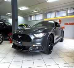 Auto - Ford mustang fastback 2.3 ecoboost