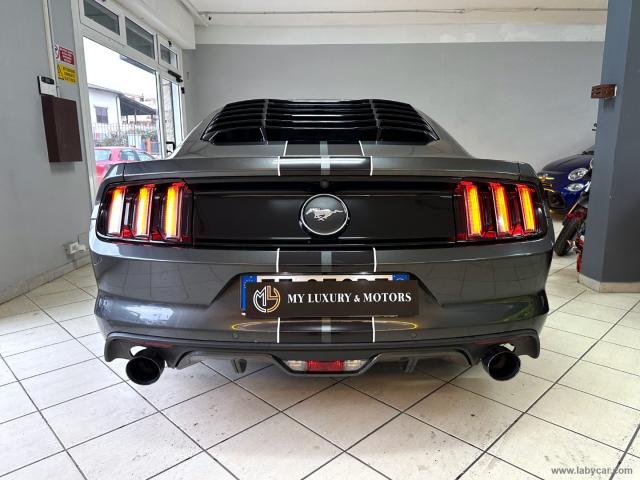 Auto - Ford mustang fastback 2.3 ecoboost