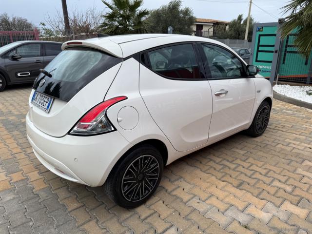 Auto - Lancia ypsilon 1.2 69 cv 5p. gpl ecochic gold