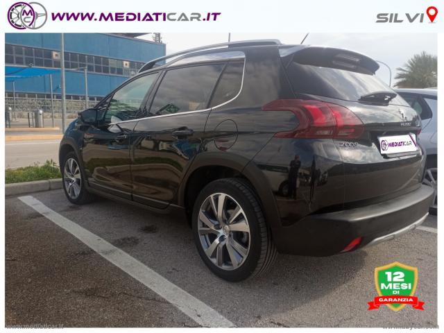 Auto - Peugeot 2008 bluehdi 100 black matt