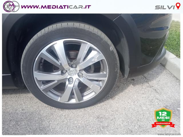 Auto - Peugeot 2008 bluehdi 100 black matt