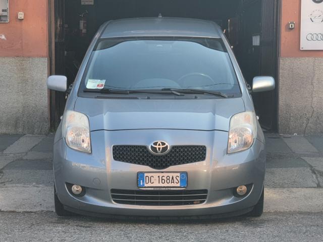 Auto - Toyota yaris 1.3 5p. sol