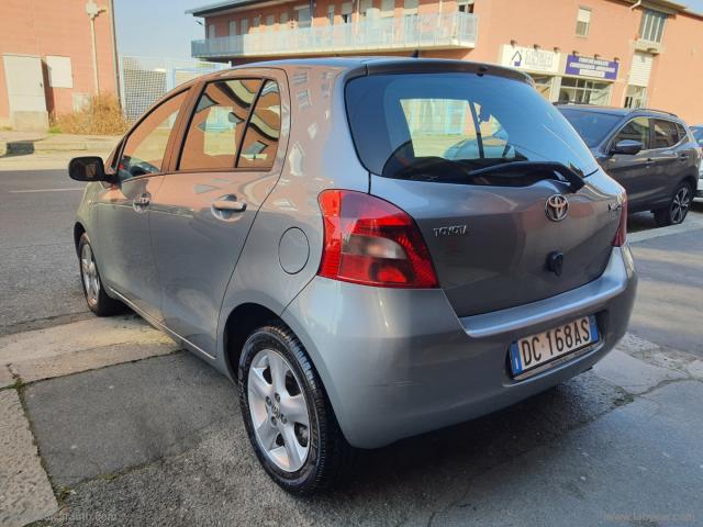 Auto - Toyota yaris 1.3 5p. sol