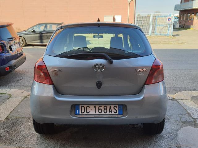 Auto - Toyota yaris 1.3 5p. sol