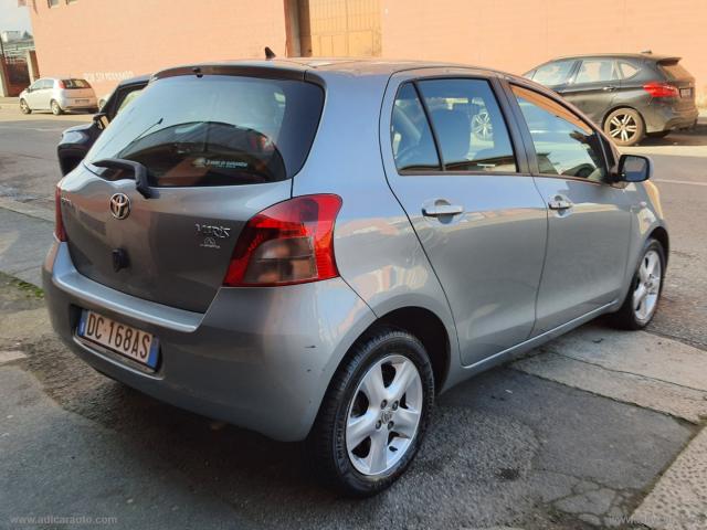 Auto - Toyota yaris 1.3 5p. sol