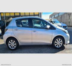 Auto - Toyota yaris 1.5 hybrid 5p. active