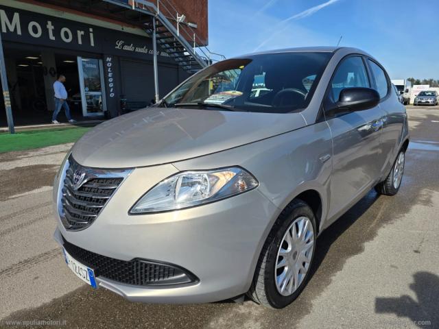 Auto - Lancia ypsilon 1.2 69 cv 5p. silver