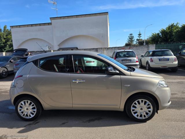 Auto - Lancia ypsilon 1.2 69 cv 5p. silver