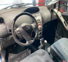 Auto - Toyota yaris 1.3 5p. navi