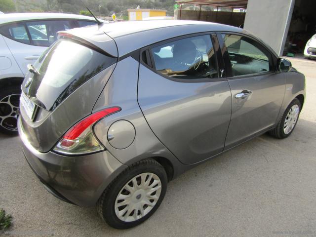 Auto - Lancia ypsilon 1.2 69 cv 5p. silver