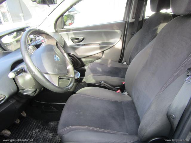 Auto - Lancia ypsilon 1.2 69 cv 5p. silver