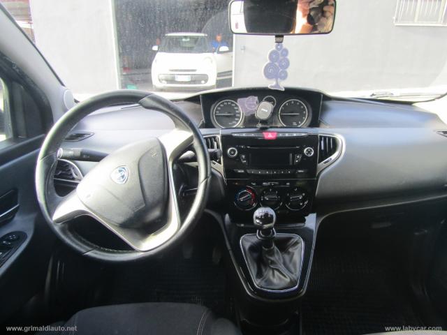 Auto - Lancia ypsilon 1.2 69 cv 5p. silver