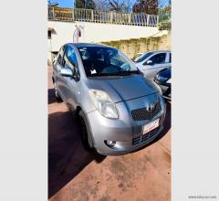 Auto - Toyota yaris 1.3 5p. m-mt navi