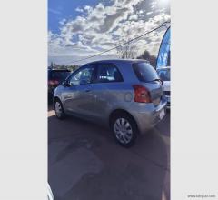 Auto - Toyota yaris 1.3 5p. m-mt navi