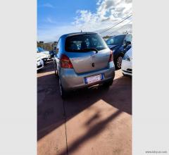 Auto - Toyota yaris 1.3 5p. m-mt navi