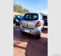 Auto - Toyota yaris 1.3 5p. m-mt navi