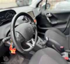 Auto - Peugeot 208 puretech 82 s&s 5p. signature