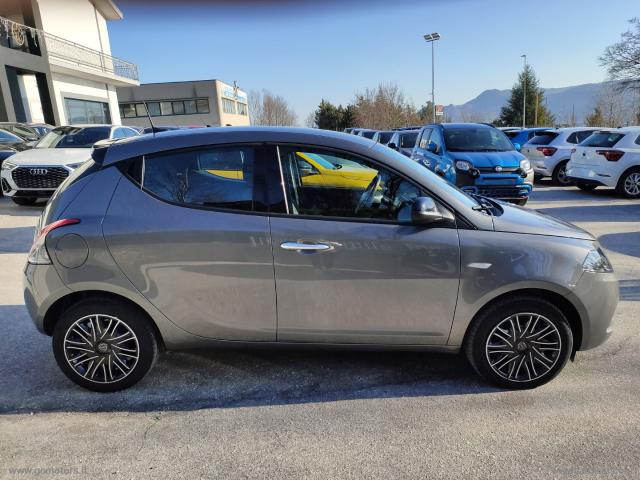 Auto - Lancia ypsilon 1.0 firefly 5p.s&s hyb. eco gold