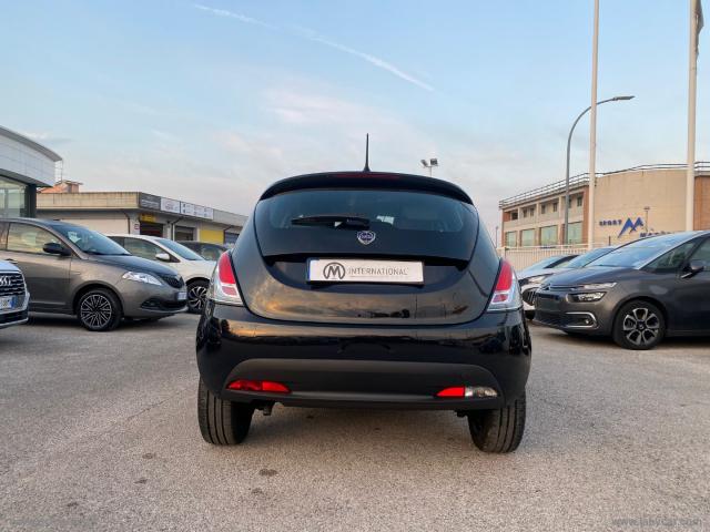 Auto - Lancia ypsilon 1.0 firefly 5p.s&s hyb. eco gold