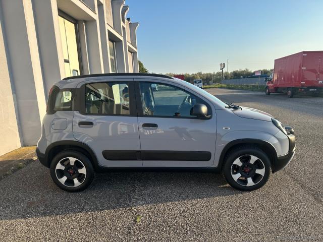 Auto - Fiat panda 1.0 hybrid city cross