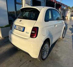 Auto - Fiat 500 action berlina