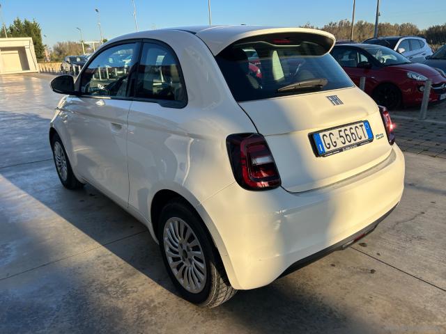 Auto - Fiat 500 action berlina