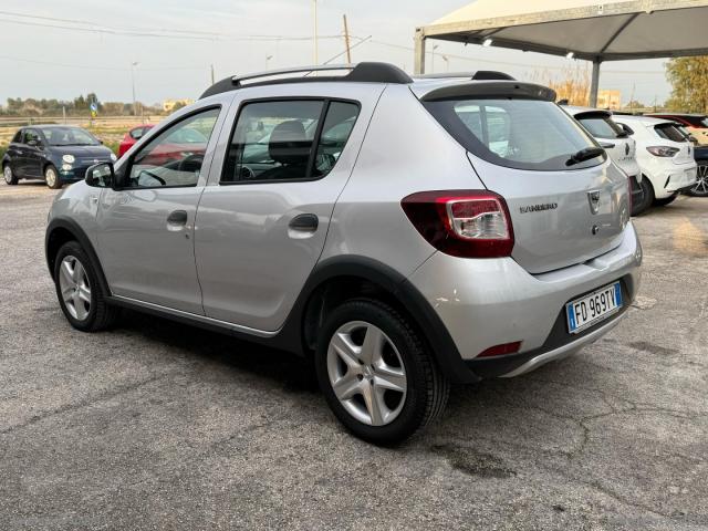 Auto - Dacia sandero stepway 1.5 dci 8v 90 cv s&s