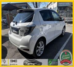 Auto - Toyota yaris 1.5 hybrid 5p. lounge +