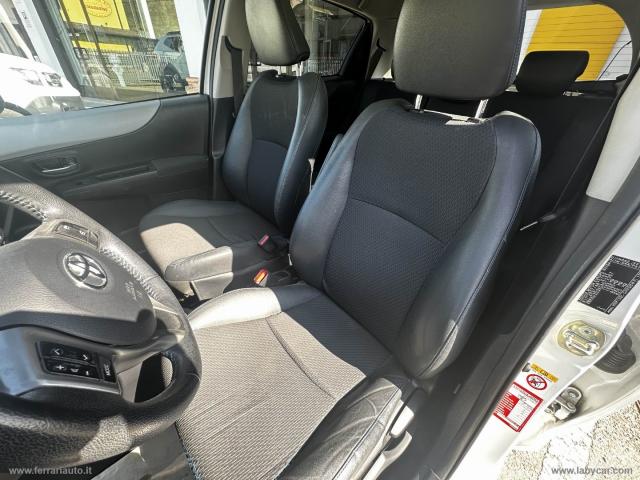 Auto - Toyota yaris 1.5 hybrid 5p. lounge +