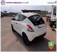 Auto - Lancia ypsilon 1.2 69 cv 5p. gpl ecochic silver