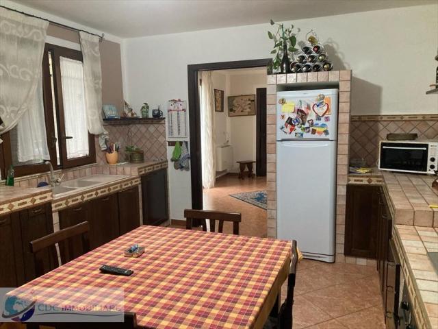 Appartamenti in Vendita - Casa indipendente in vendita a vicari periferia