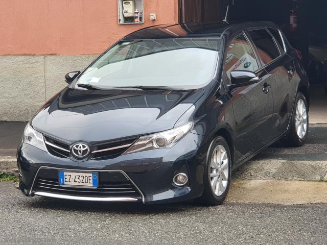 Auto - Toyota auris 1.4 d-4d lounge