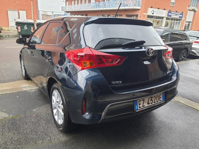 Auto - Toyota auris 1.4 d-4d lounge