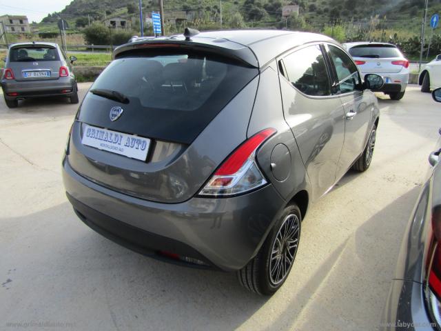 Auto - Lancia ypsilon 1.0 firefly 5p s&s hybrid silver