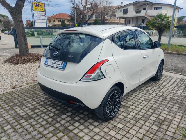 Auto - Lancia ypsilon 1.0 firefly 5p. s&s hybrid gold